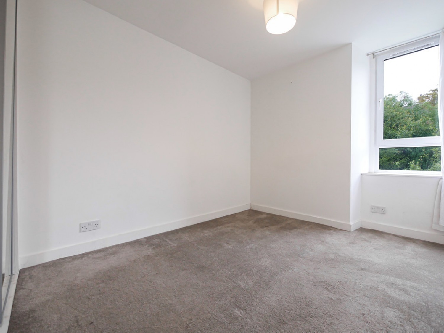 2L 69 Dens Road Dundee DD3 7HZ