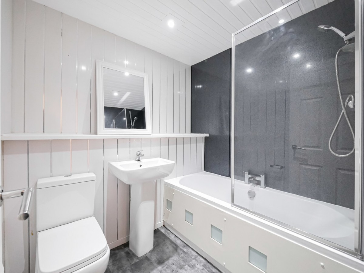 G/R 325 Clepington Road Dundee DD3 8BB