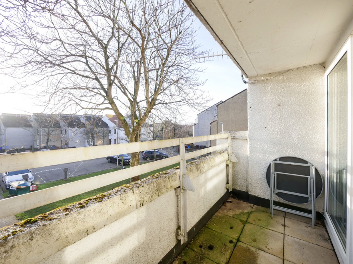 60 Dykehead Place Dundee DD4 6TL