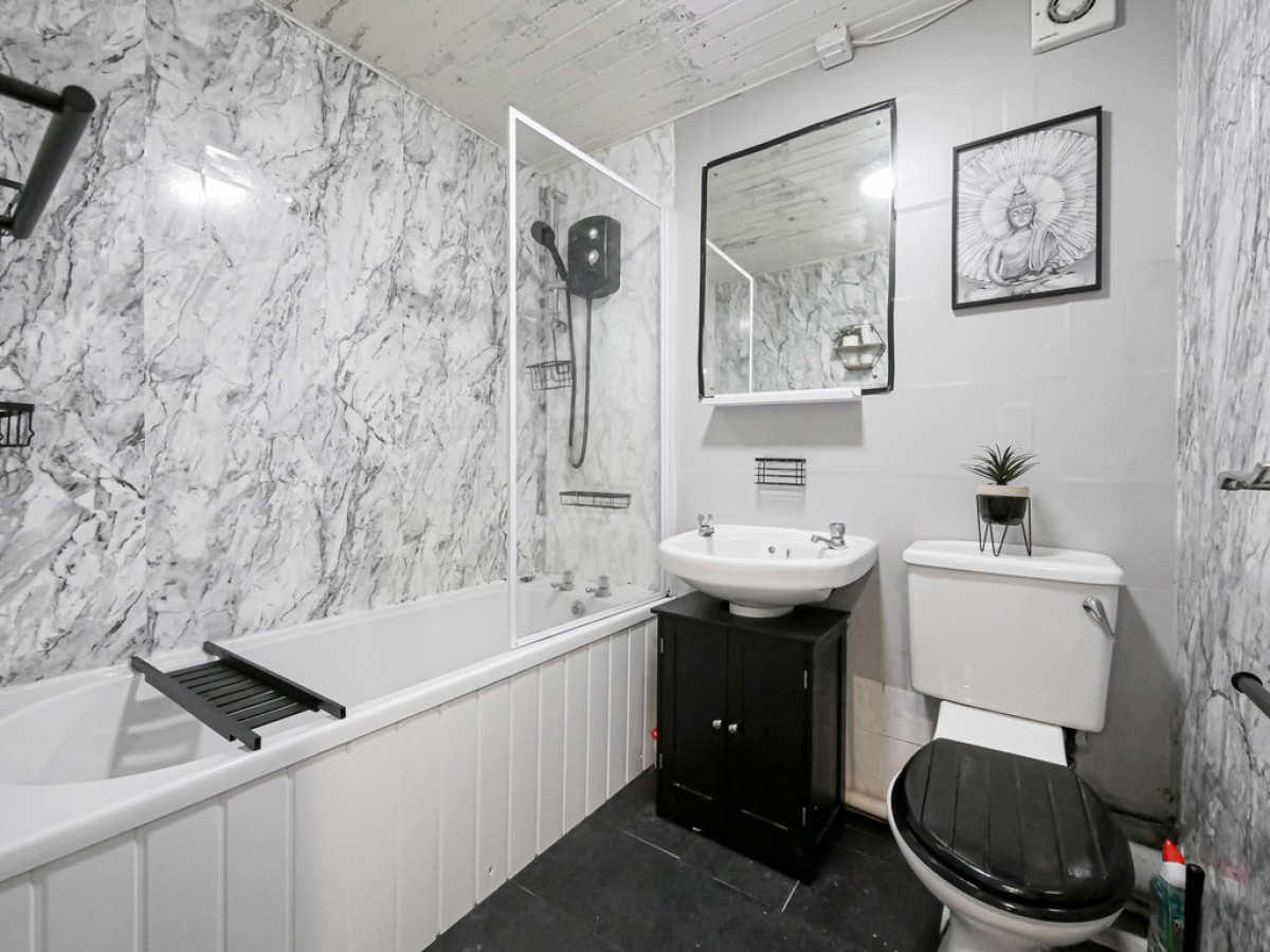 60 Dykehead Place Dundee DD4 6TL