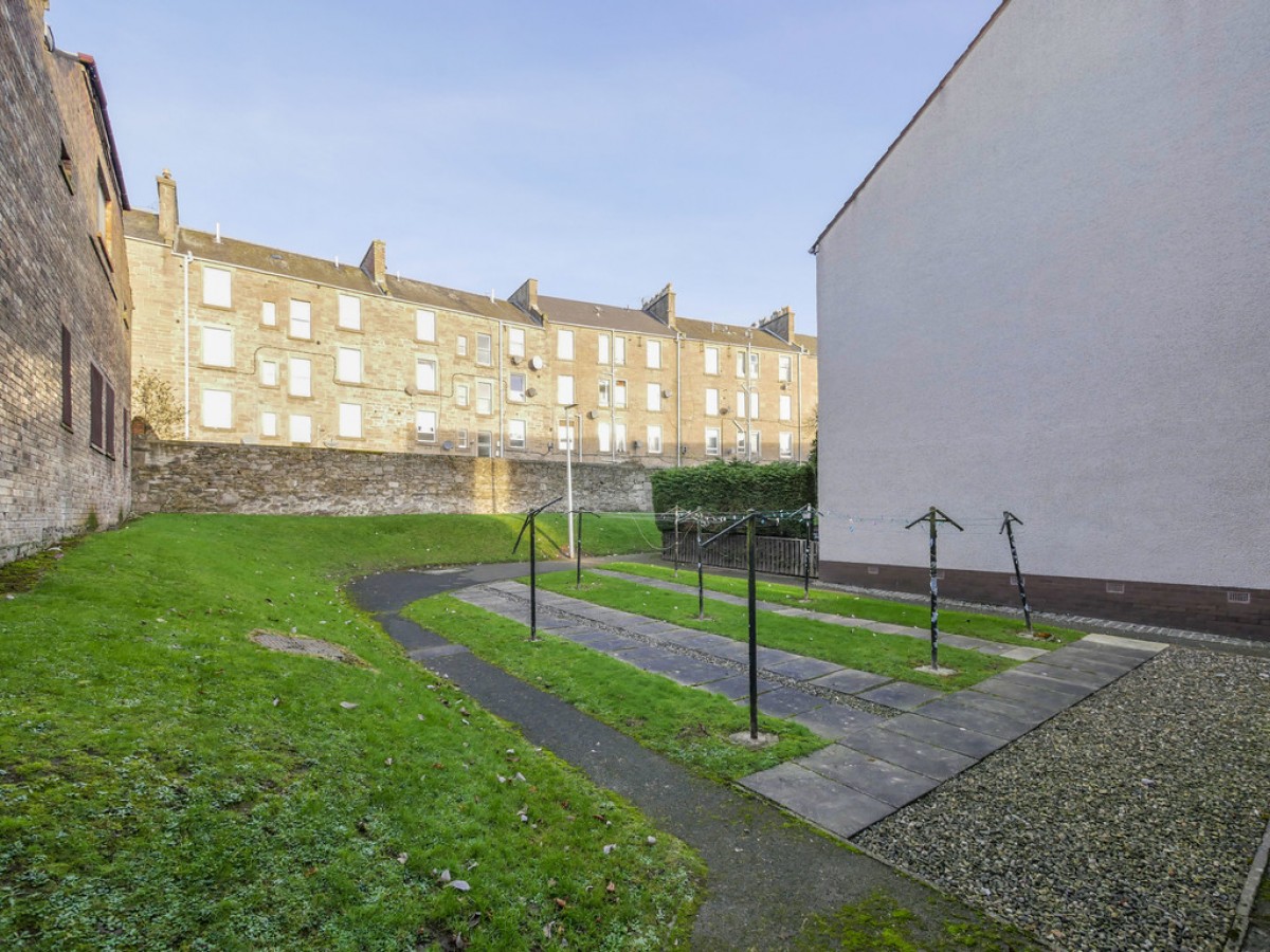 60 Dykehead Place Dundee DD4 6TL