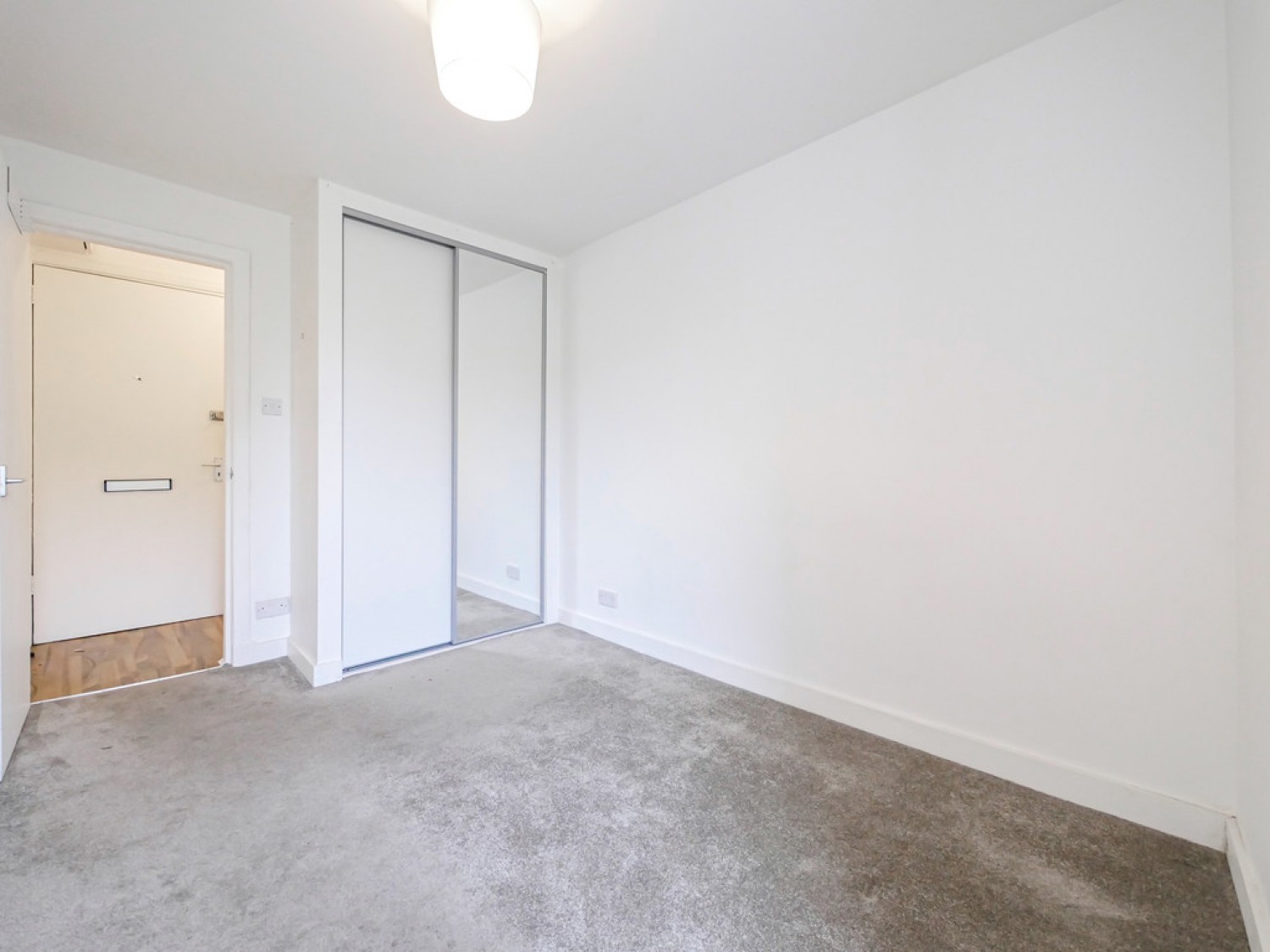 2 bedroom Flat for Letting 69 Dens Road