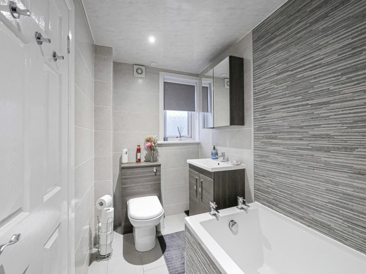 51 Longhaugh Road, Dundee, DD4 9NG