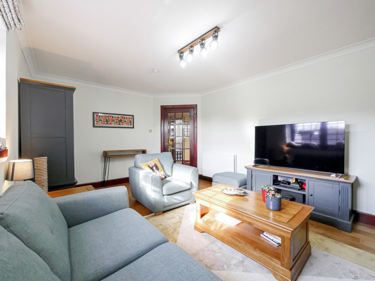 37 Heron Rise Dundee DD4 9DH