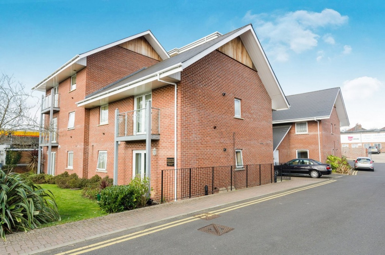 2 bedroom Flat for Sale 236 Winchester Road