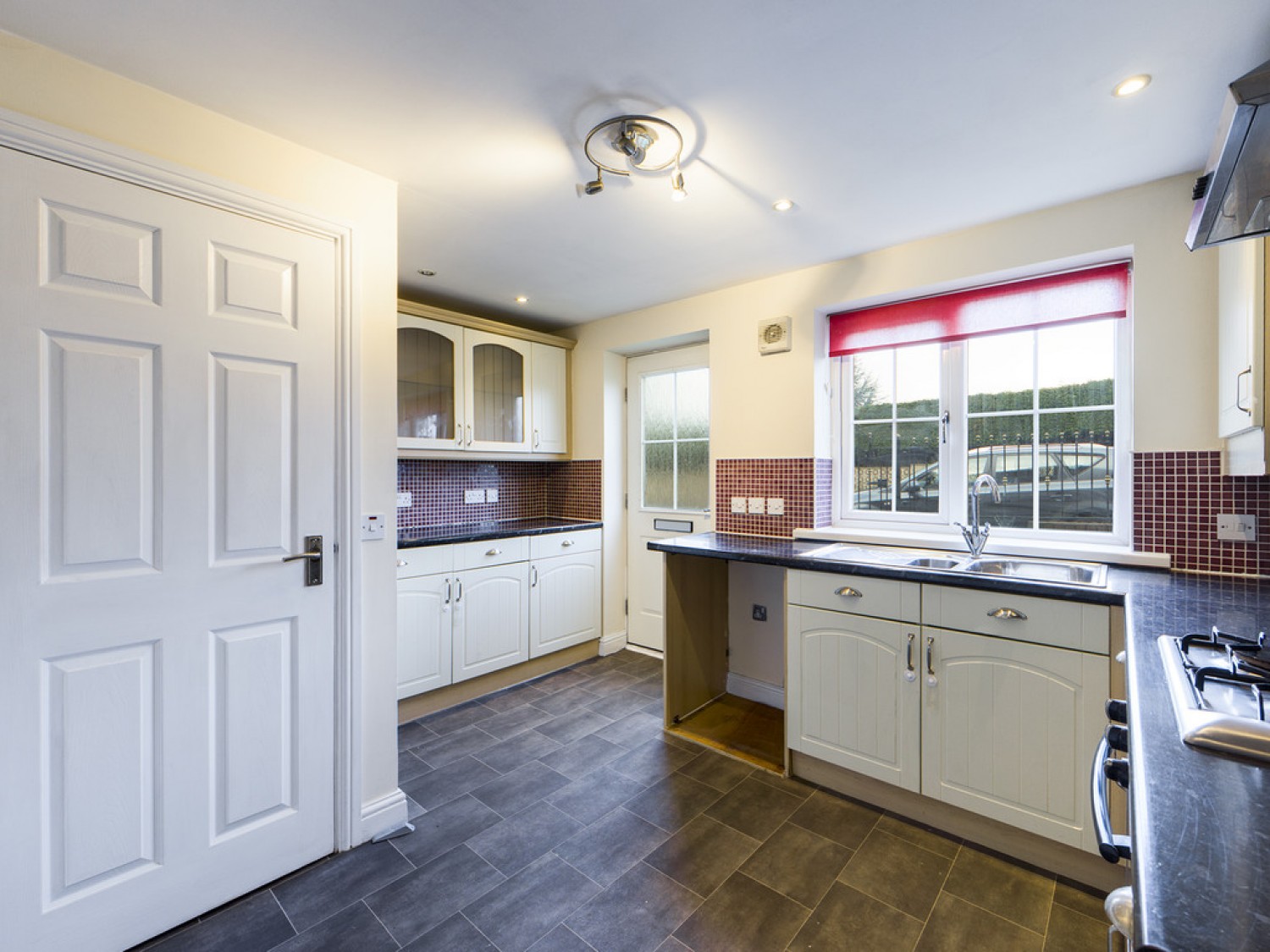 2 bedroom House in Royal Oak Court, Bolsover Road