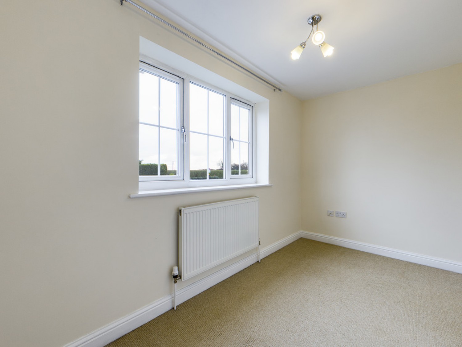 2 bedroom House in Royal Oak Court, Bolsover Road