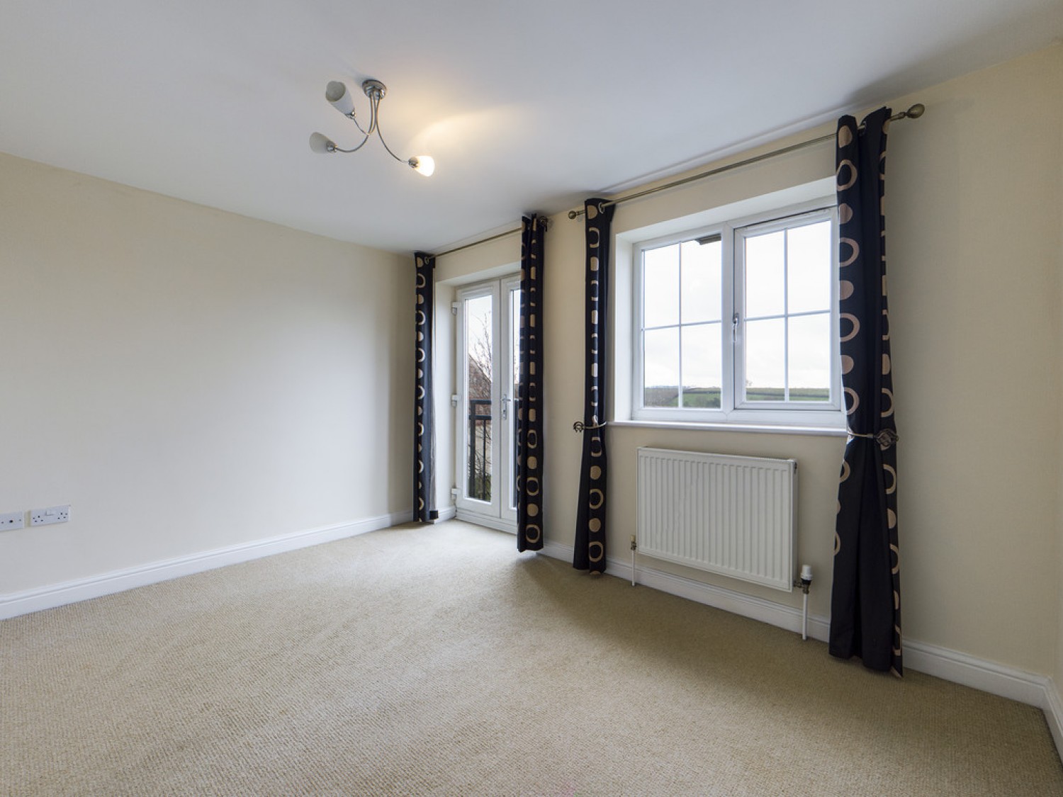 2 bedroom House in Royal Oak Court, Bolsover Road