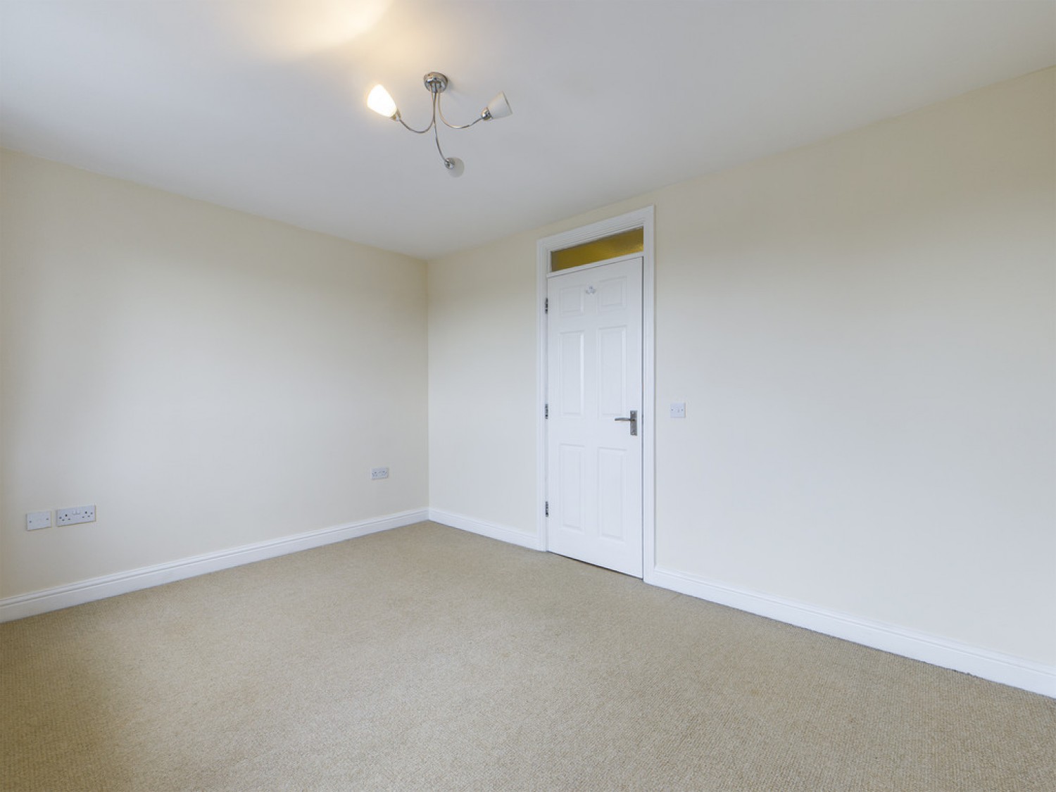2 bedroom House in Royal Oak Court, Bolsover Road