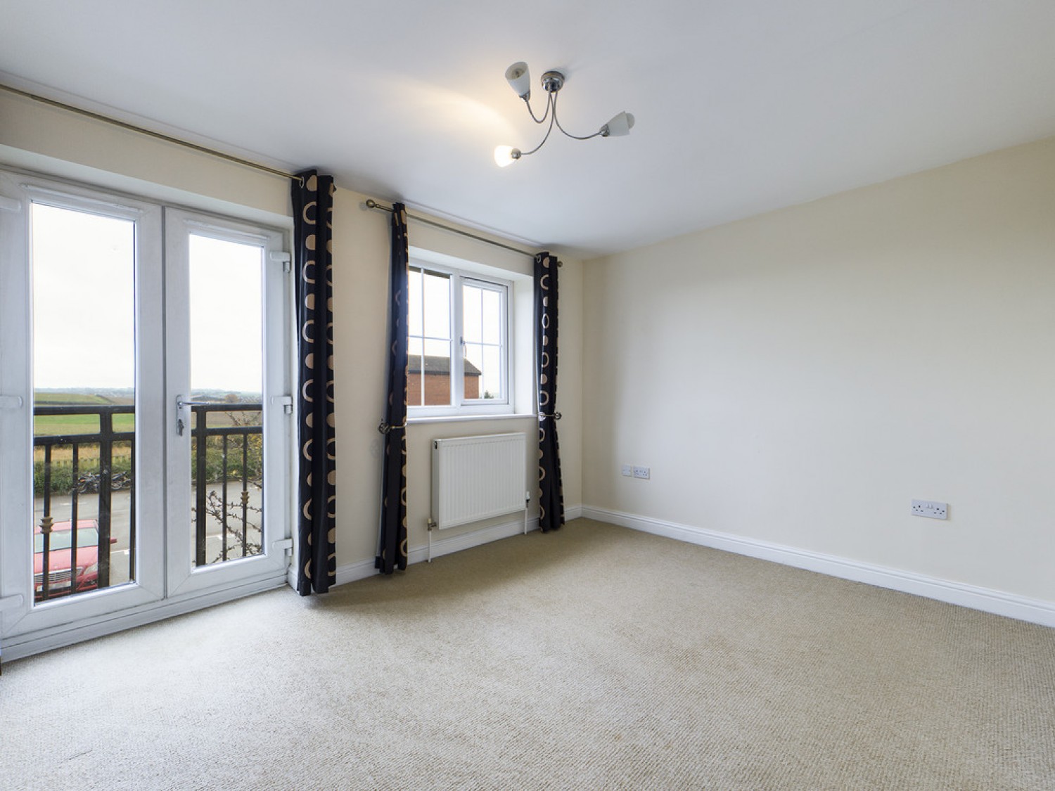 2 bedroom House in Royal Oak Court, Bolsover Road
