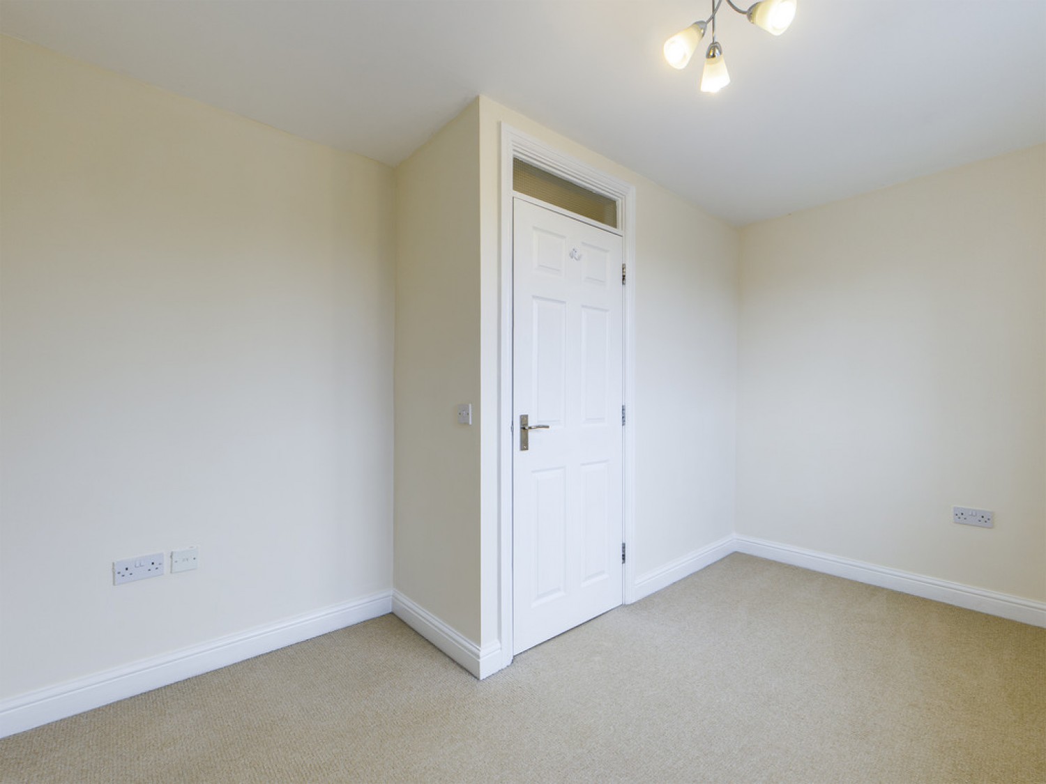 2 bedroom House in Royal Oak Court, Bolsover Road