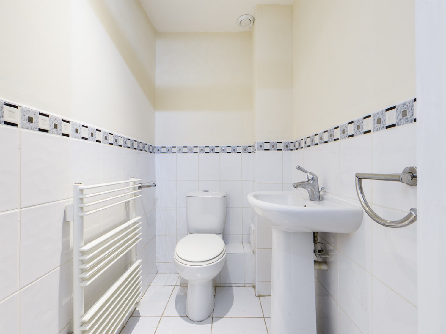 2 bedroom House in Royal Oak Court, Bolsover Road