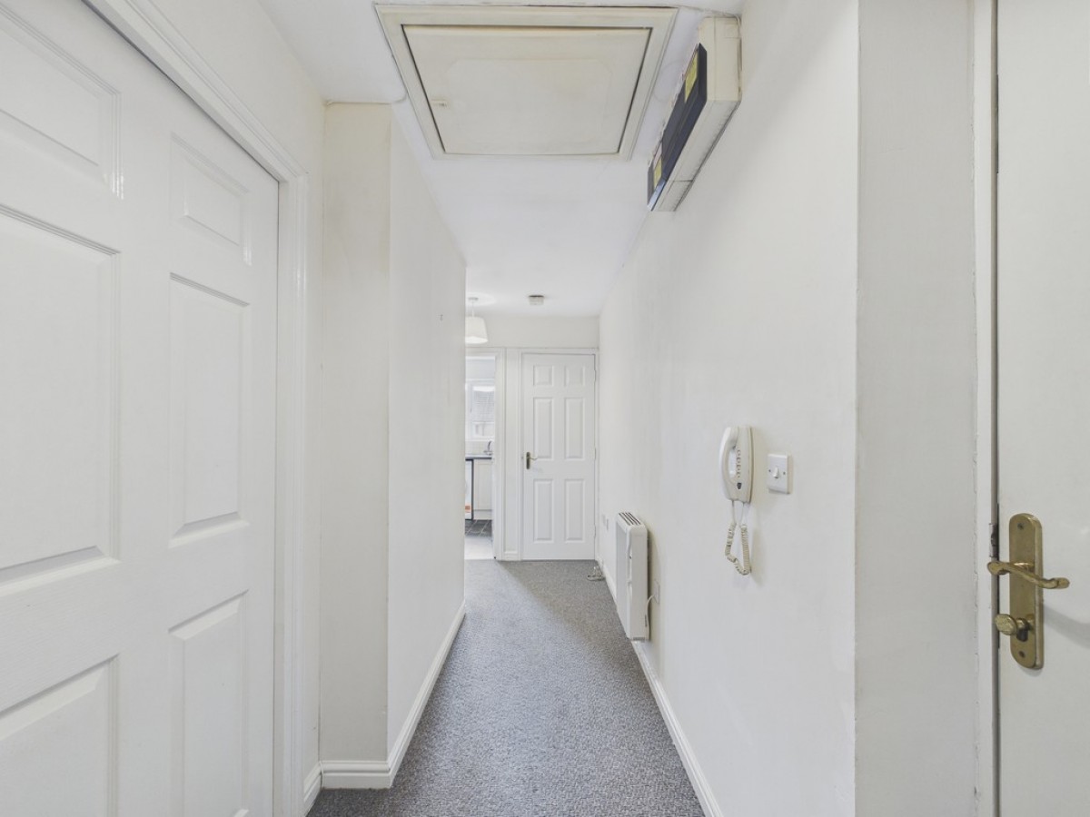 Barclay Grange, Wain Avenue