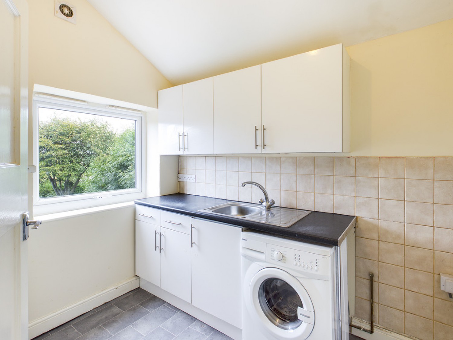 2 bedroom Flat for Letting Highfield Road, Chesterfield