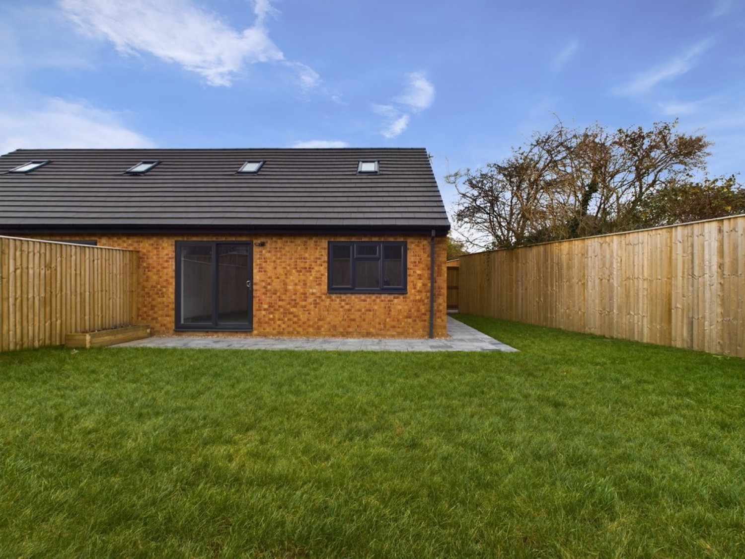 Noah Close, Thrybergh