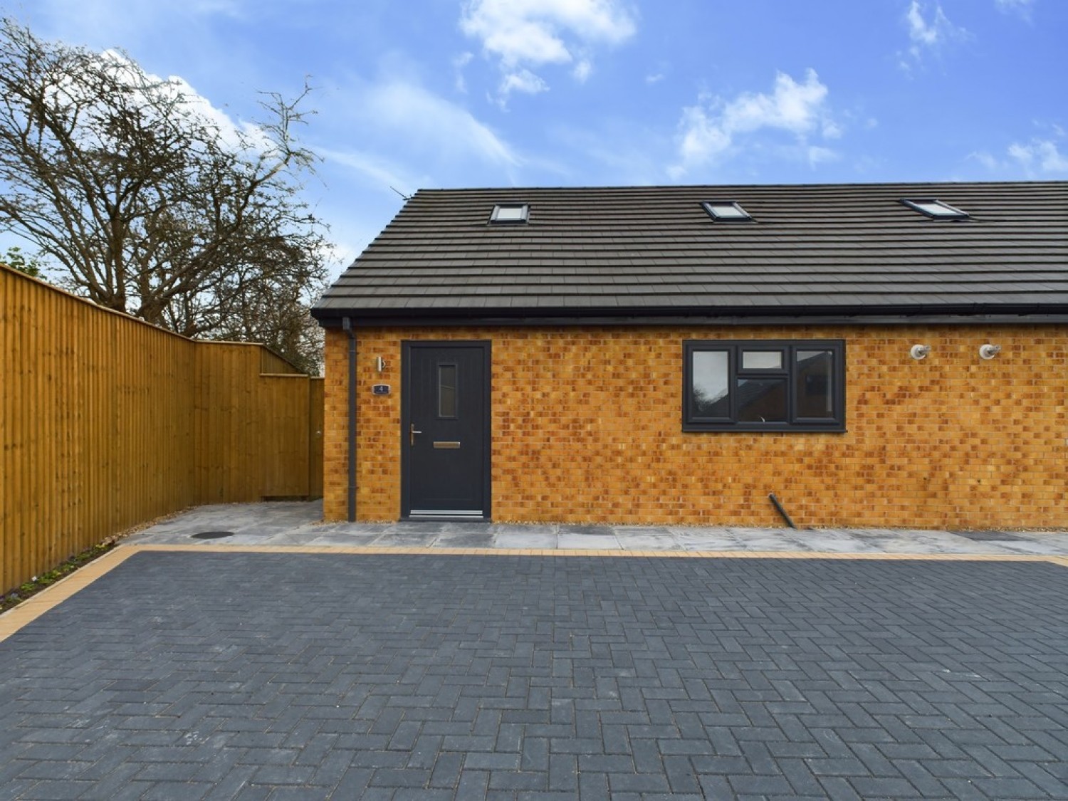 Noah Close, Thrybergh