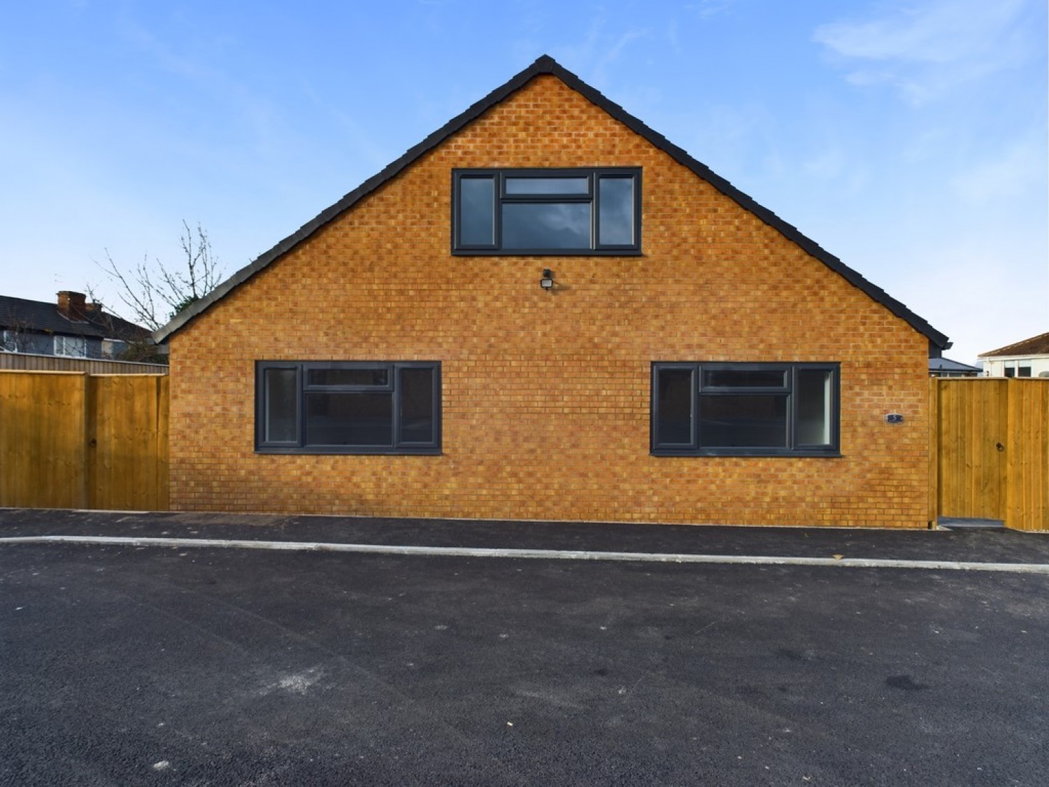 Noah Close, Thrybergh