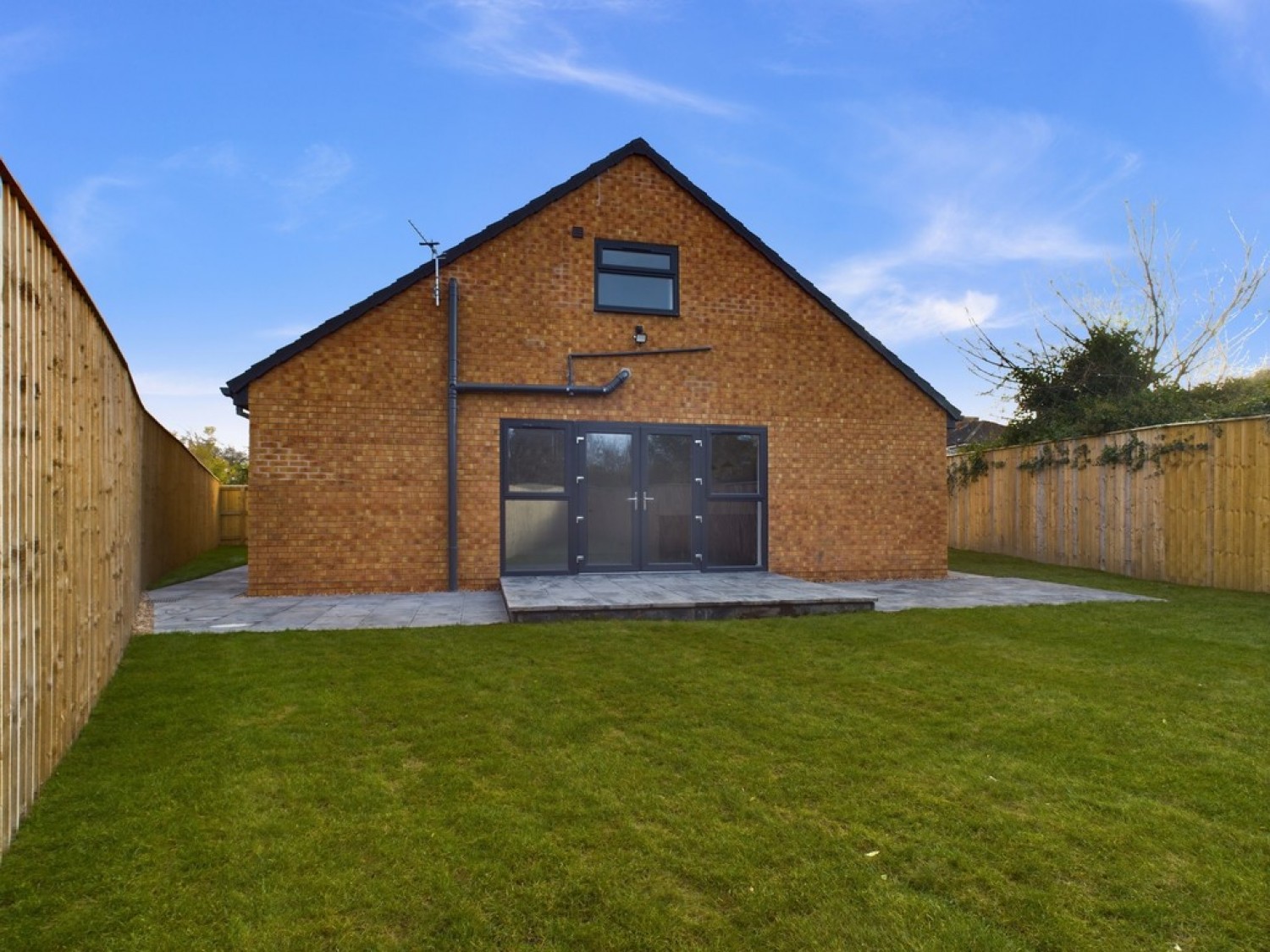 Noah Close, Thrybergh