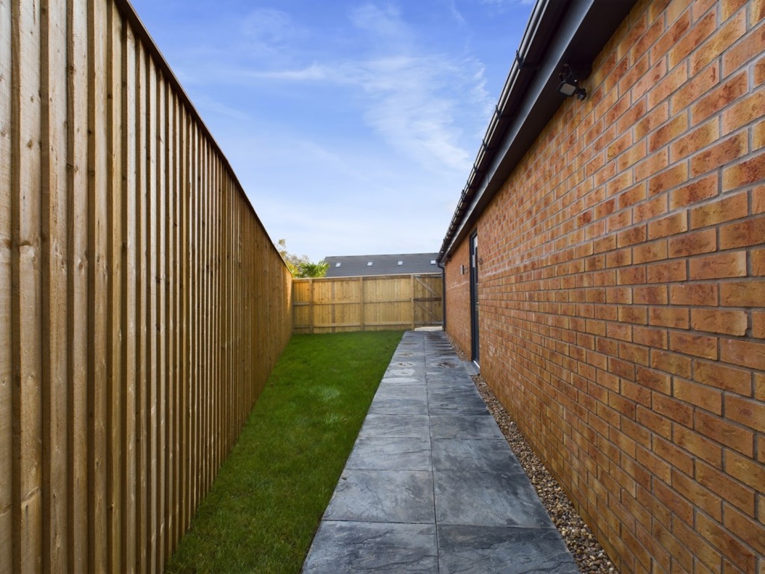 Noah Close, Thrybergh