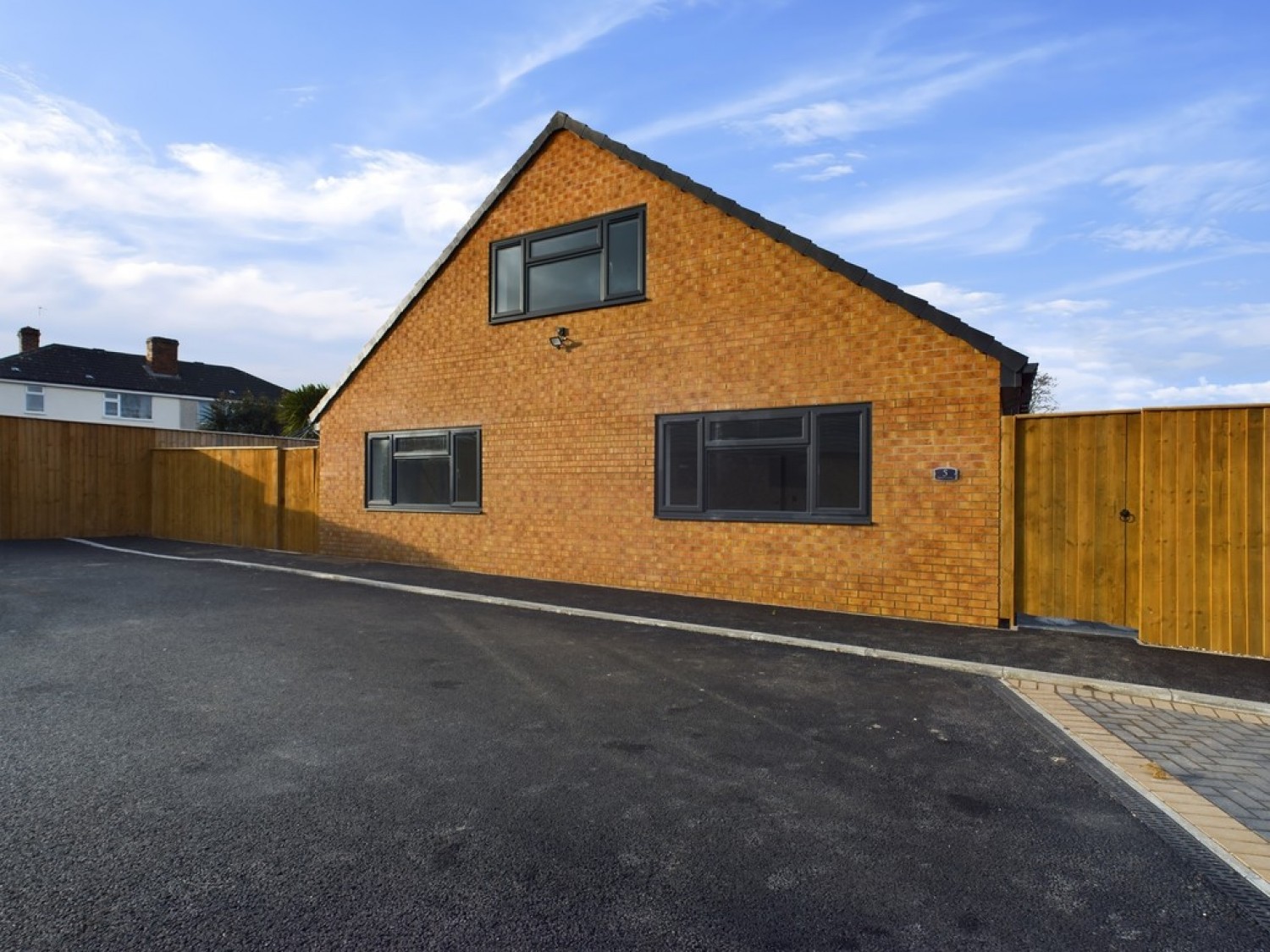 Noah Close, Thrybergh