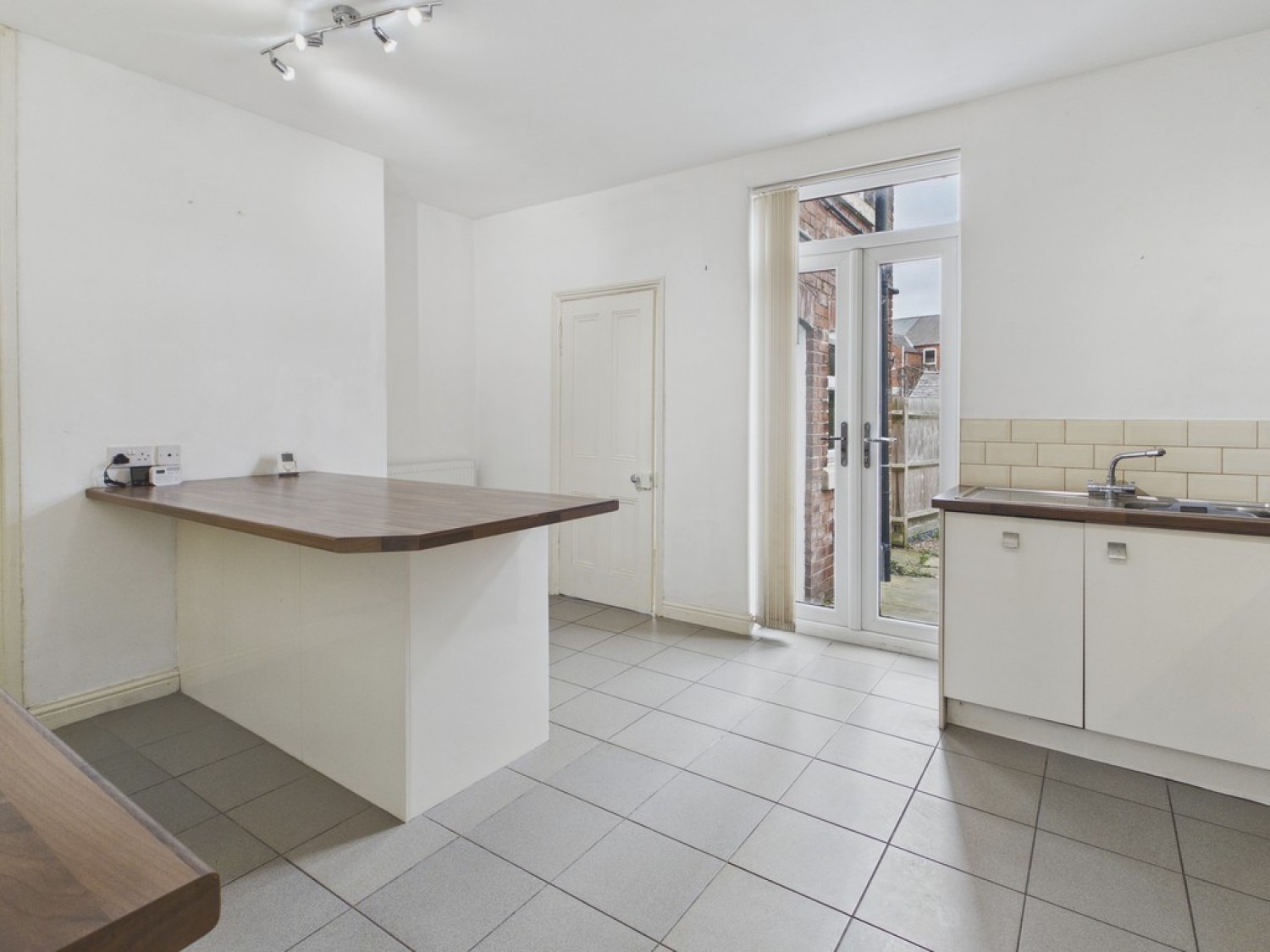 2 bedroom House for Letting Chatsworth Road, Brampton