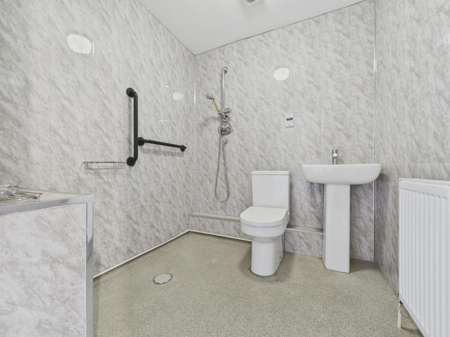 2 bedroom Flat for Letting Woodlands, Broom