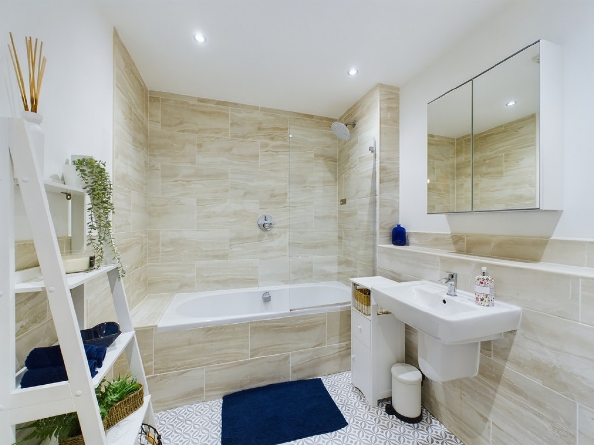 Flat 7 Vista , 36 Moorgate Road