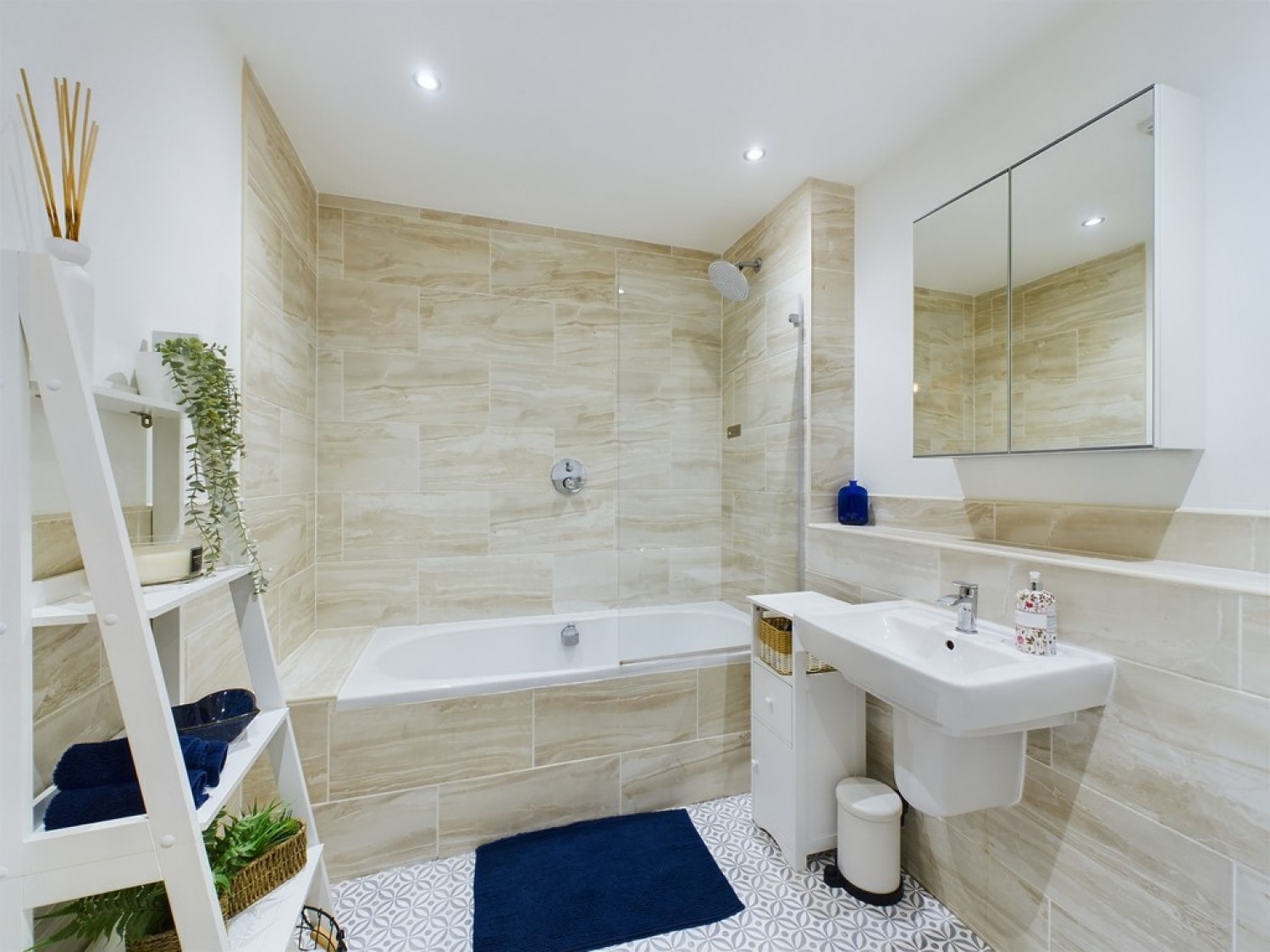 Flat 7 Vista , 36 Moorgate Road