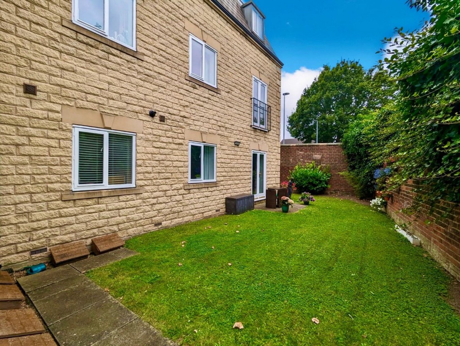 Flat 7 Vista , 36 Moorgate Road