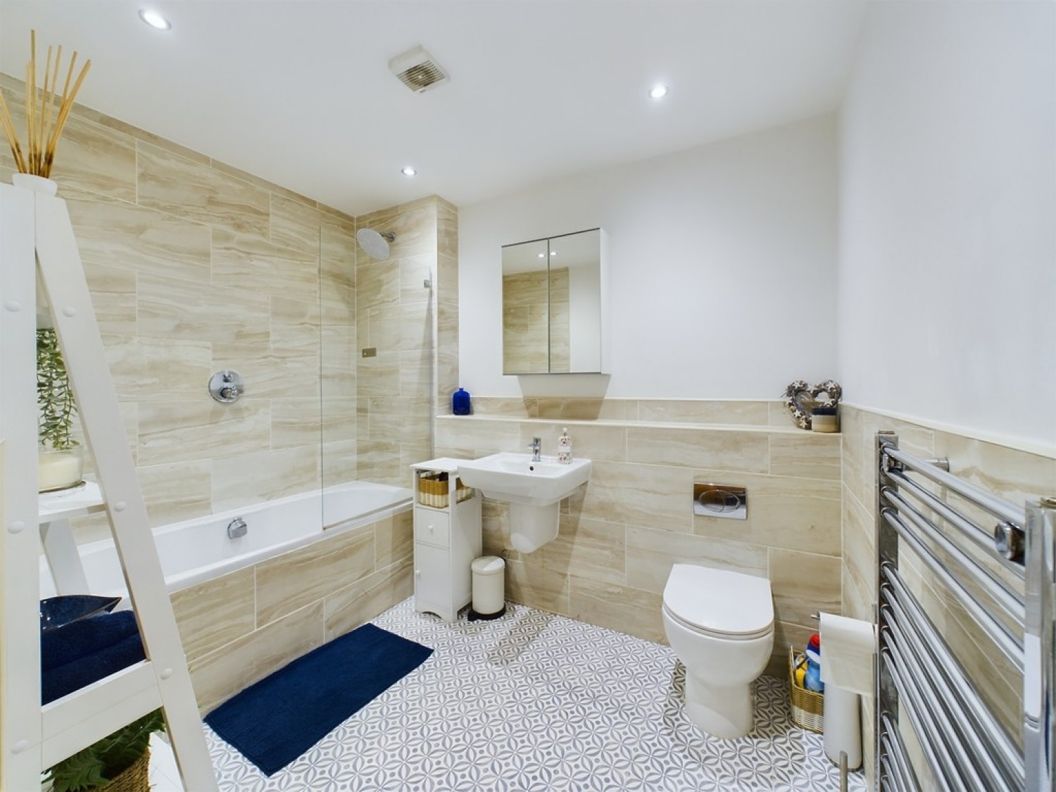 Flat 7 Vista , 36 Moorgate Road