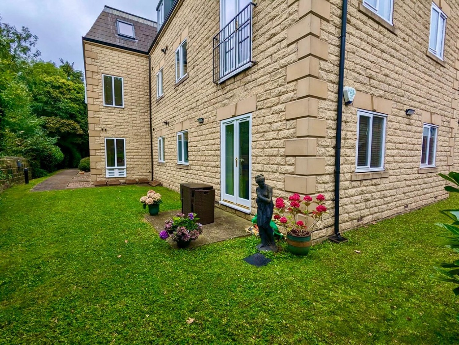 Flat 7 Vista , 36 Moorgate Road