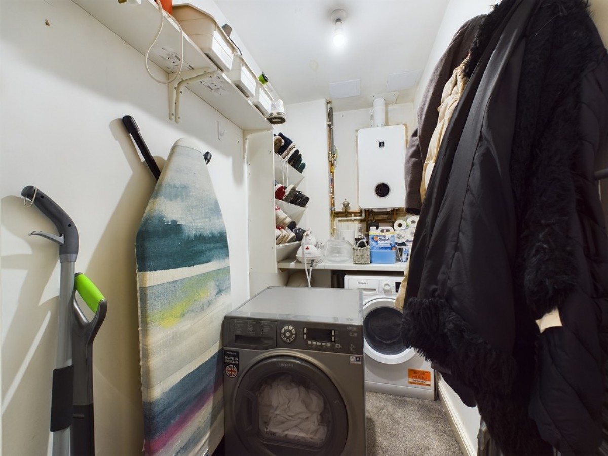 Flat 7 Vista , 36 Moorgate Road