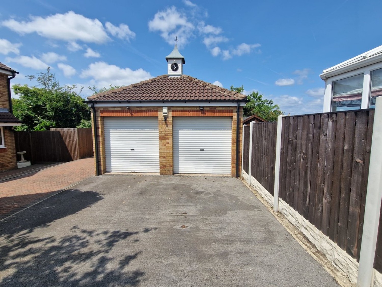 Paddock Drive, Woodlaithes