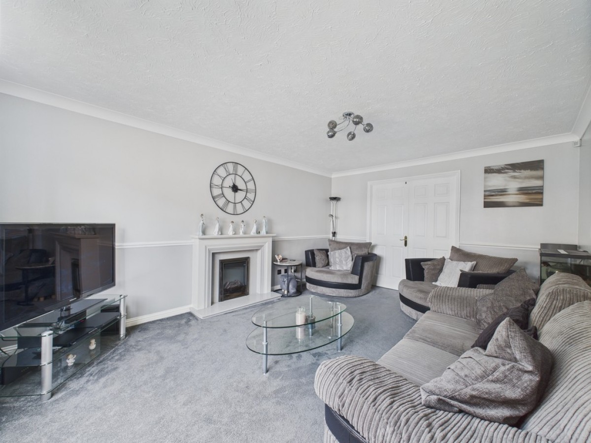 Paddock Drive, Woodlaithes