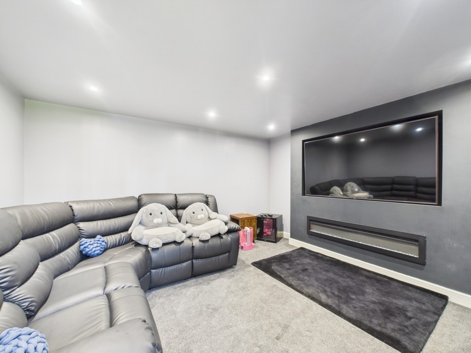 Saville Road, Whiston