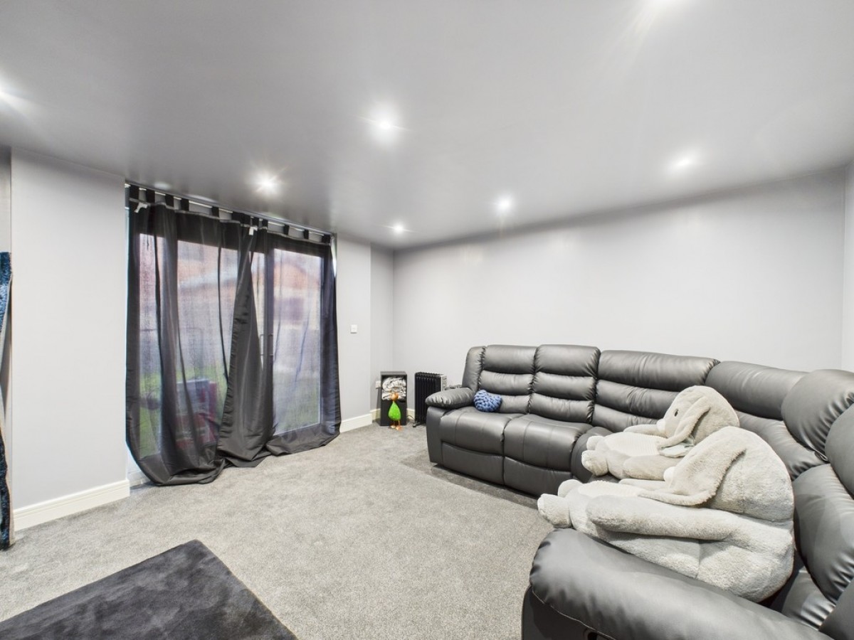 Saville Road, Whiston