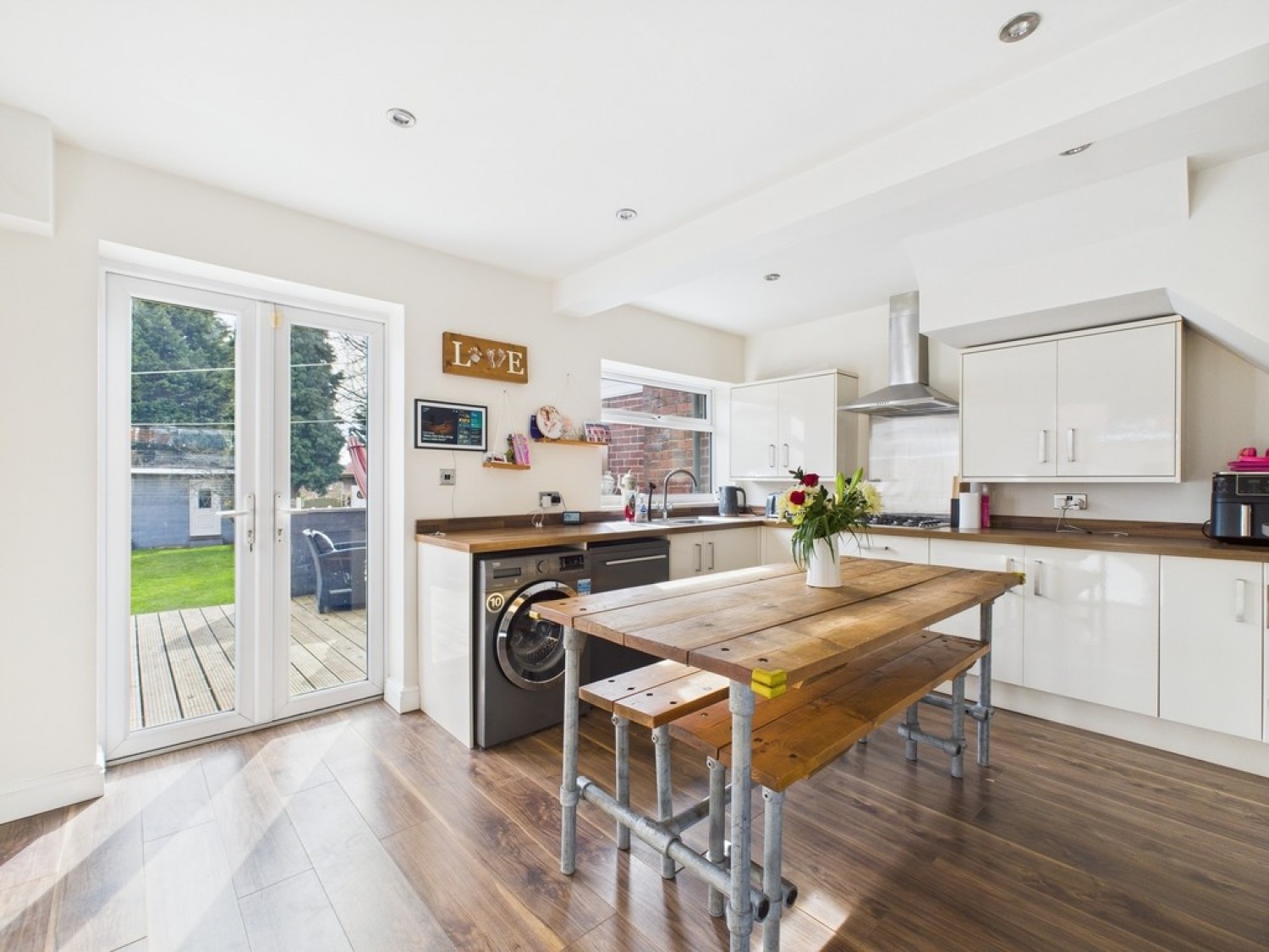 Saville Road, Whiston