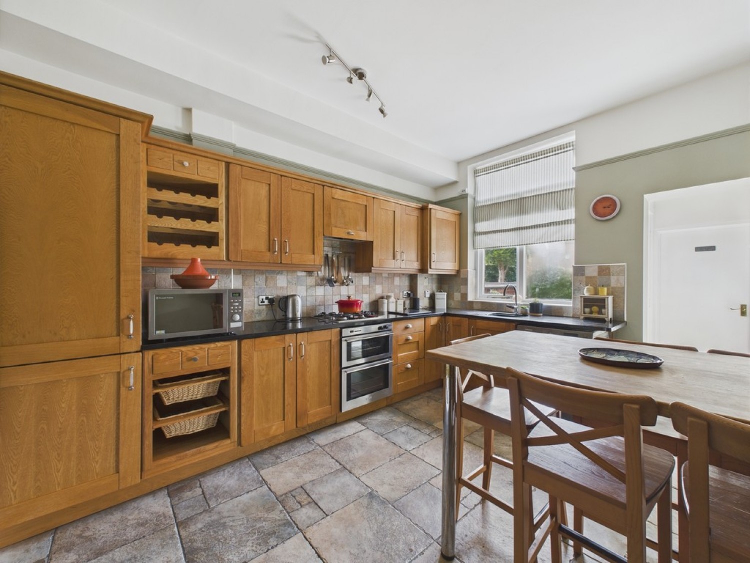 3 bedroom House for Sale Broom Grove, Off Broom Road