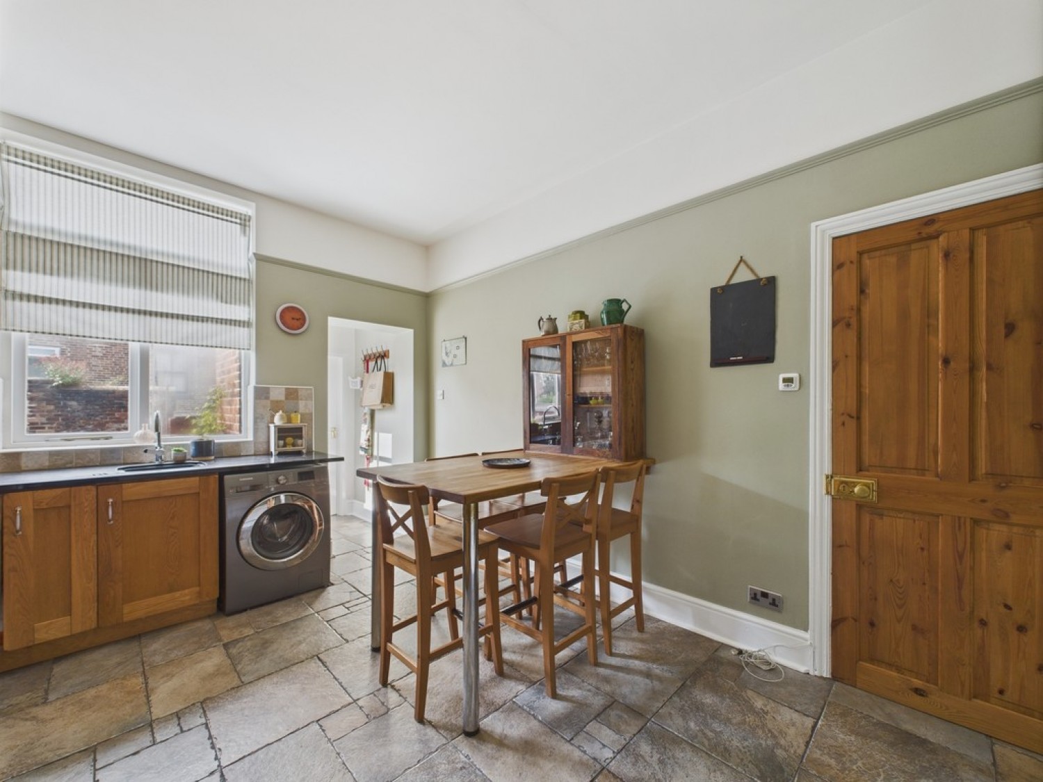 3 bedroom House for Sale Broom Grove, Off Broom Road