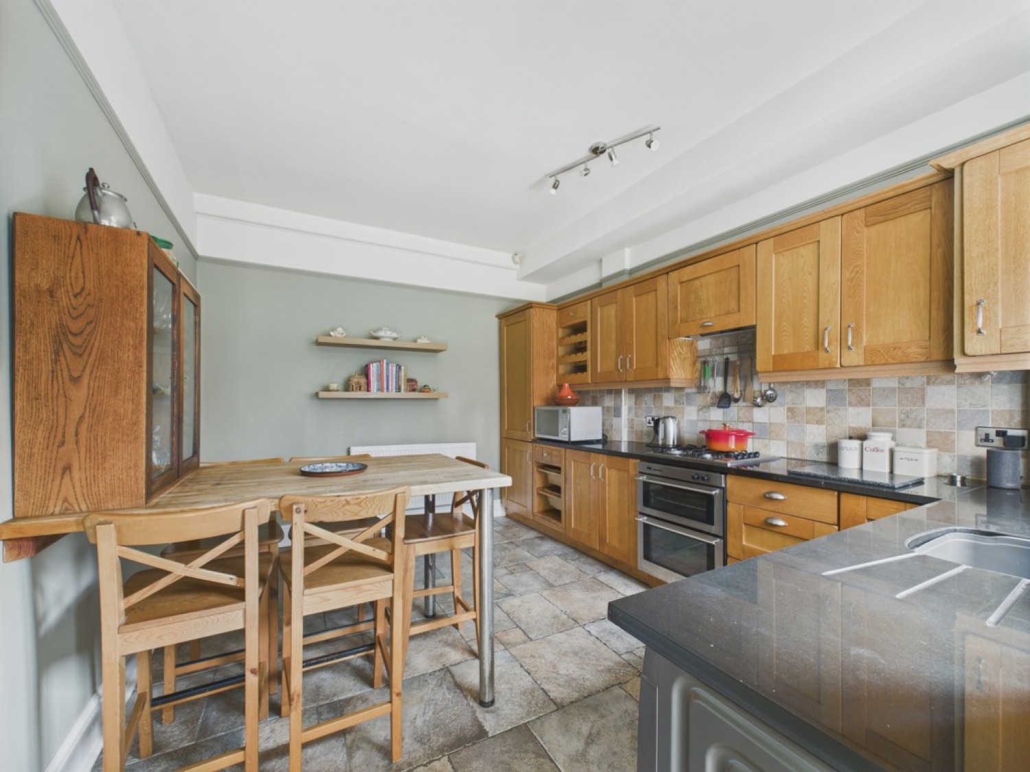 3 bedroom House for Sale Broom Grove, Off Broom Road