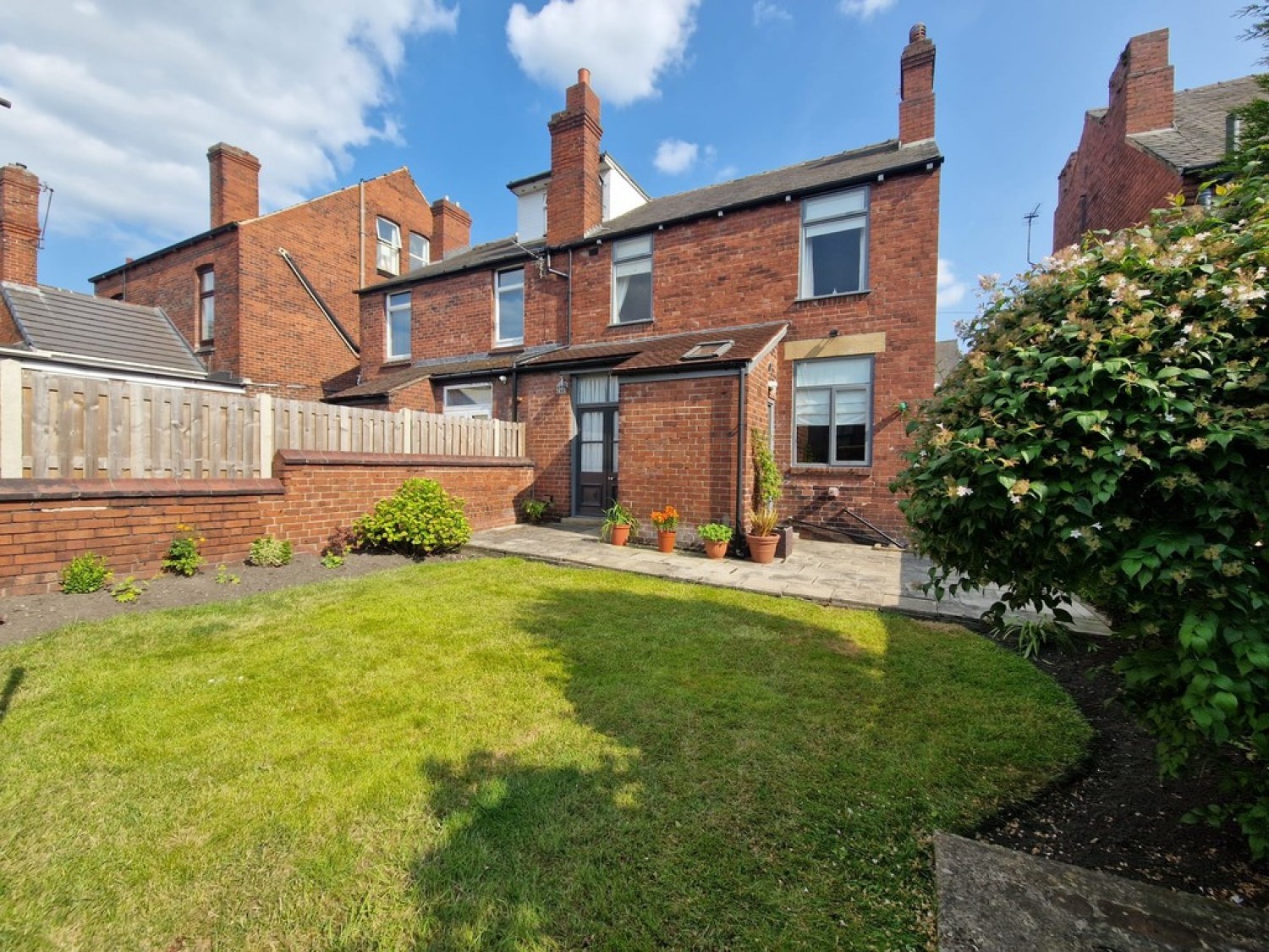 3 bedroom House for Sale Broom Grove, Off Broom Road