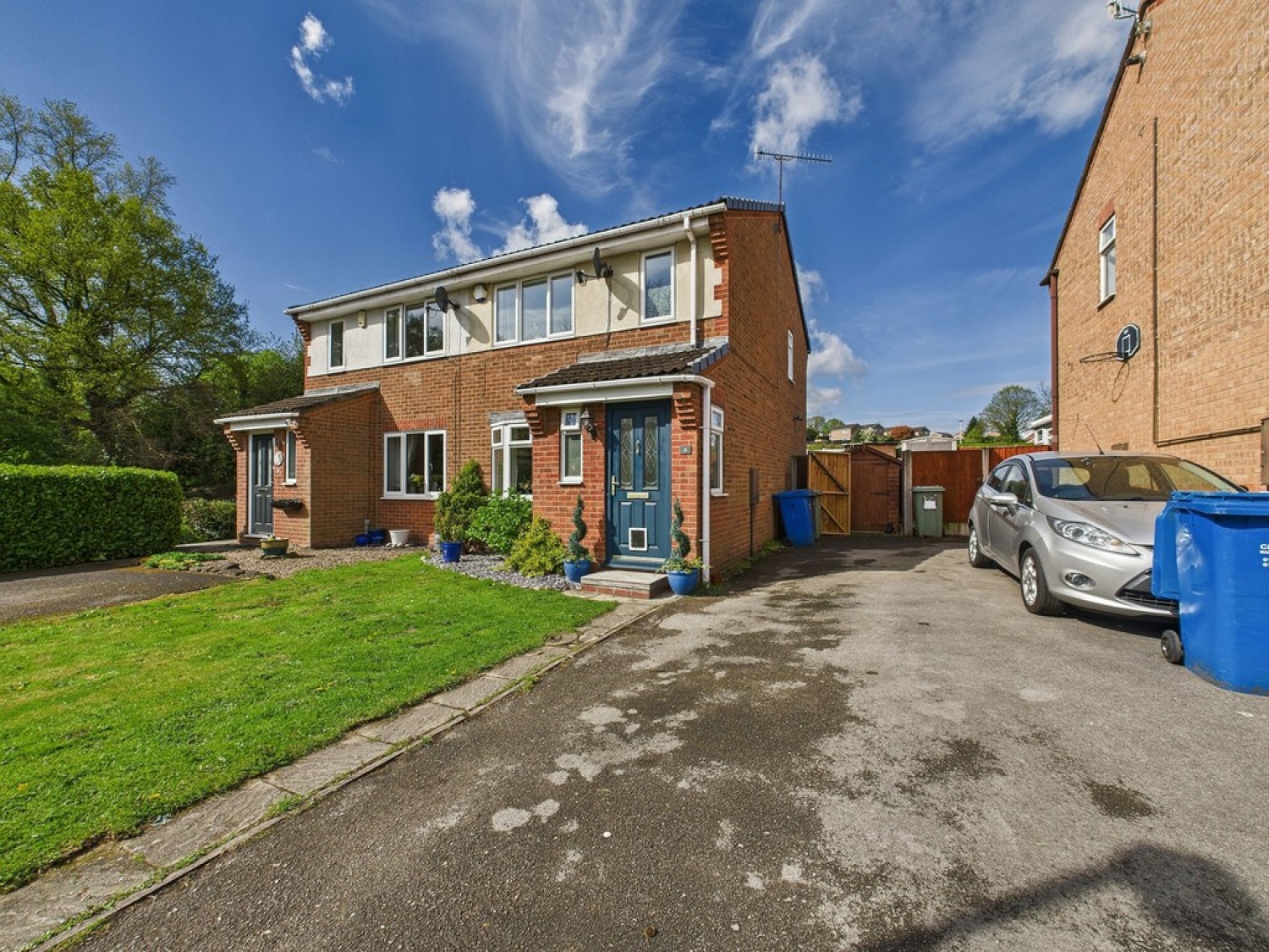 Acacia Avenue, Hollingwood