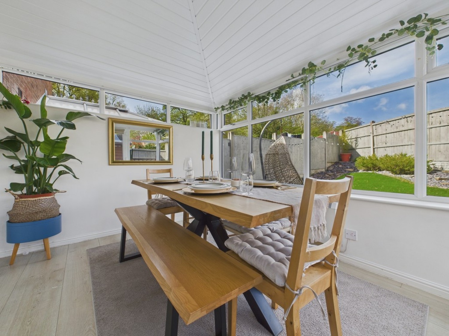 Acacia Avenue, Hollingwood