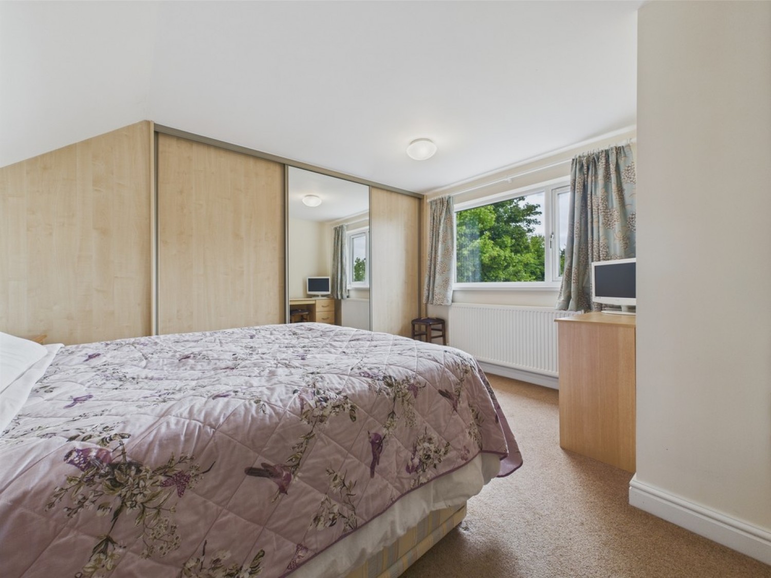 Alexandra Road East, Spital