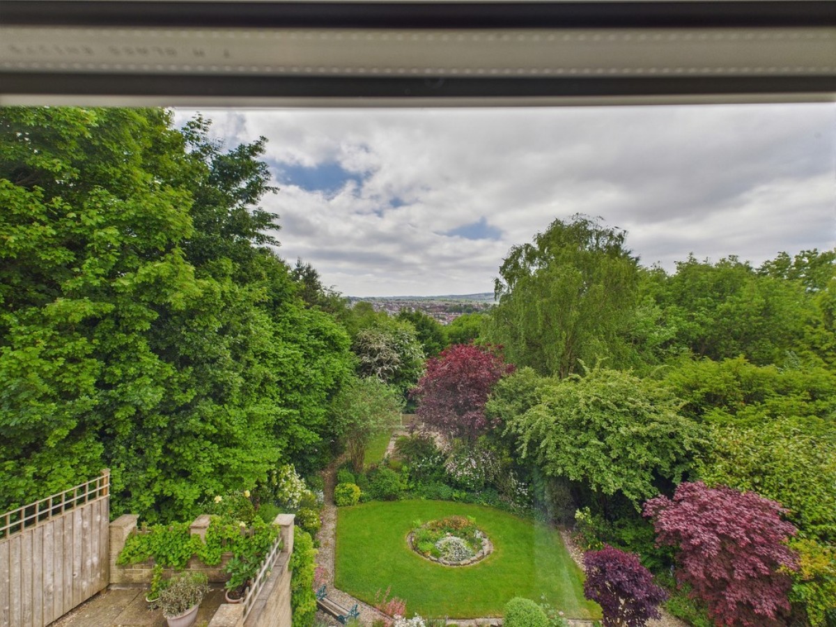 Alexandra Road East, Spital