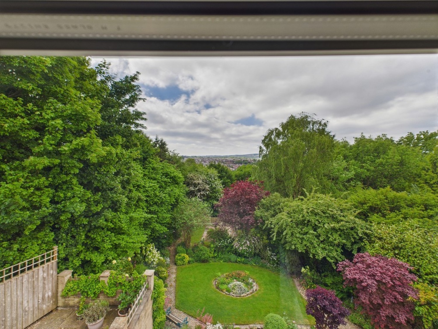Alexandra Road East, Spital