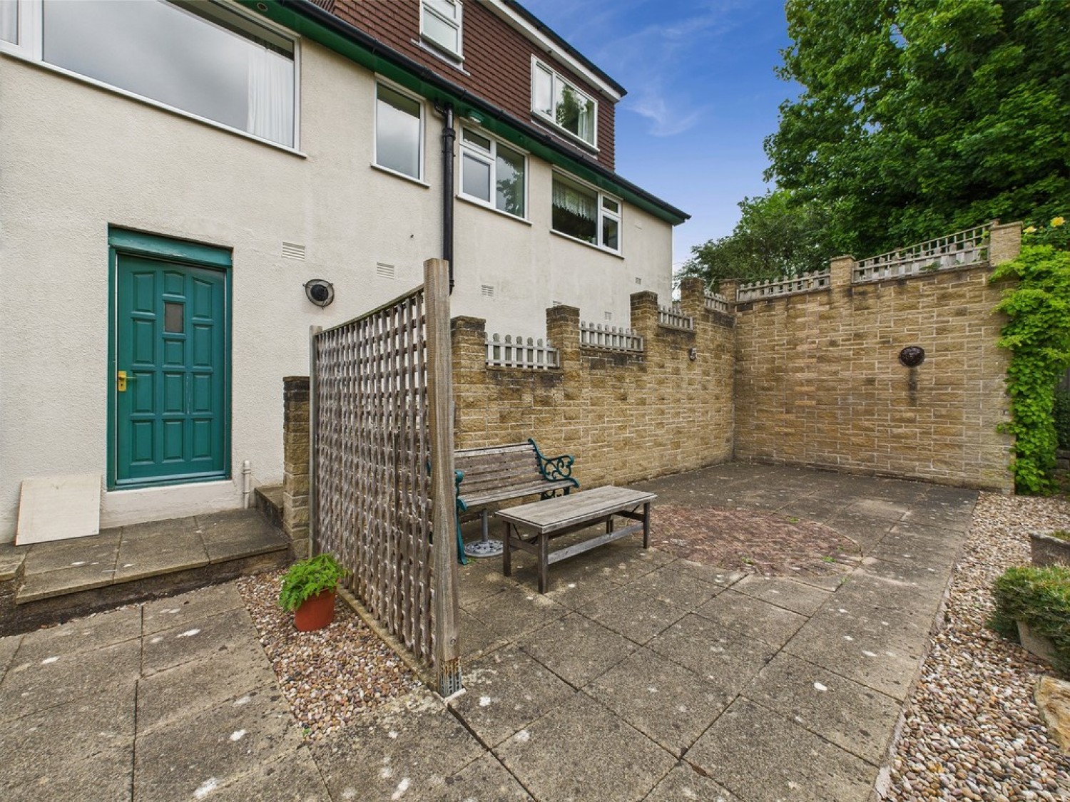 Alexandra Road East, Spital