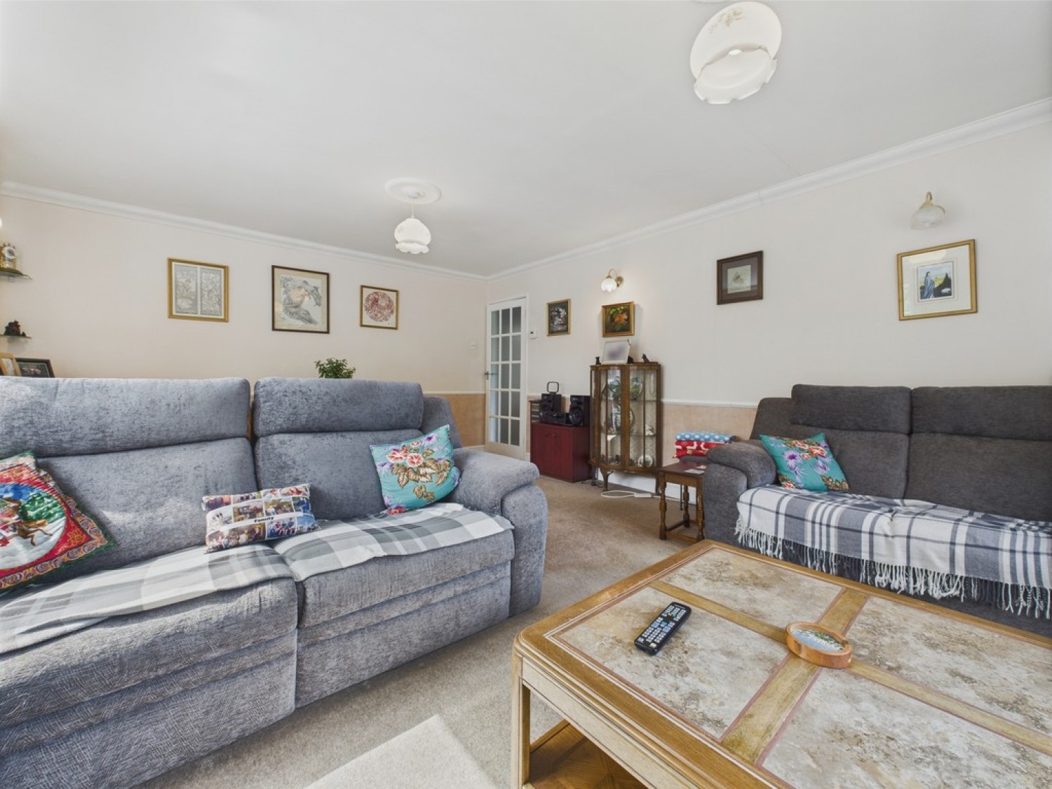 Alexandra Road East, Spital