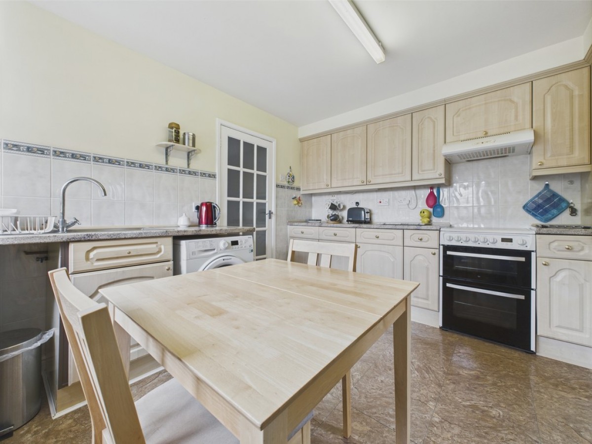 Alexandra Road East, Spital
