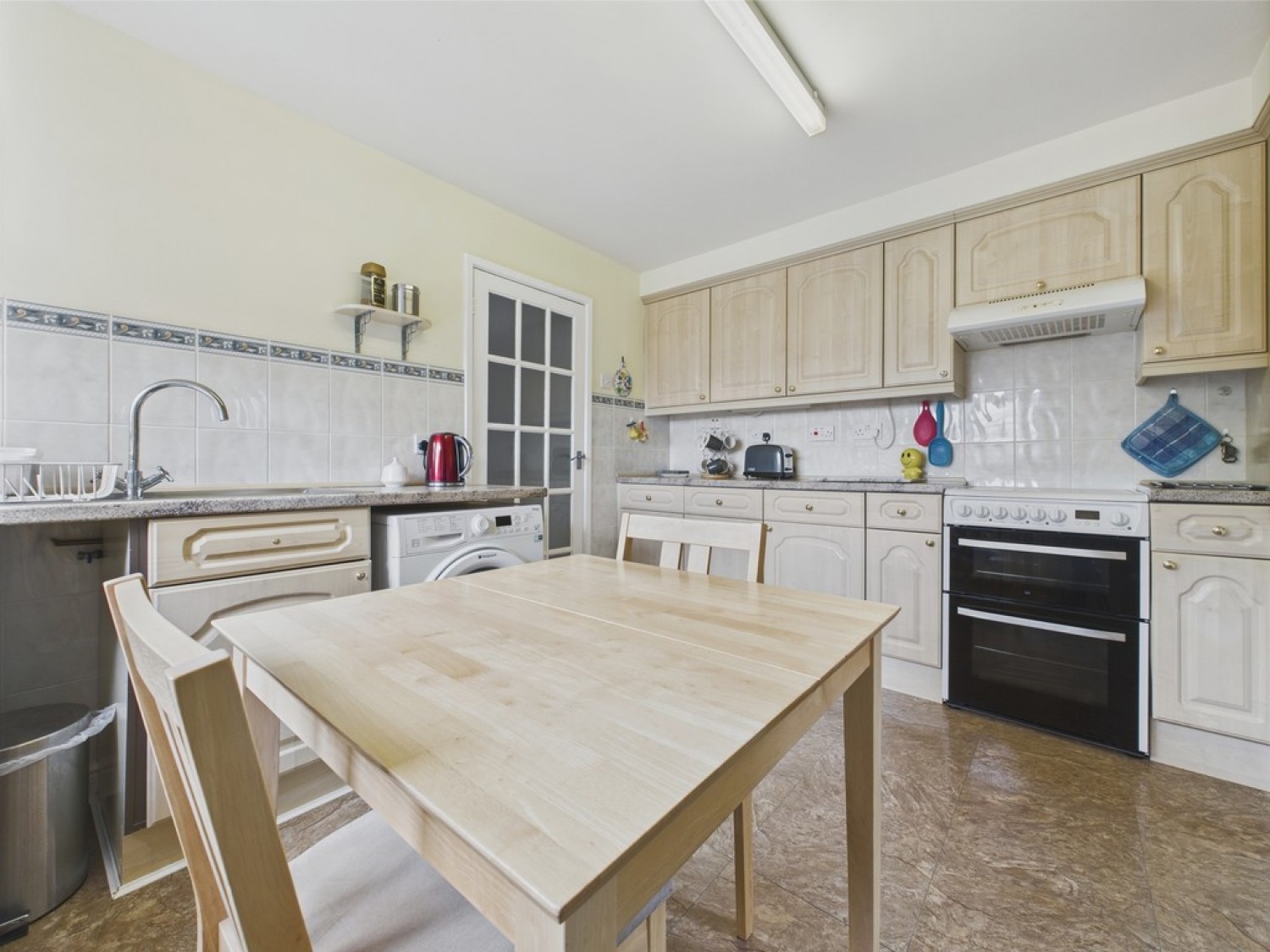 Alexandra Road East, Spital